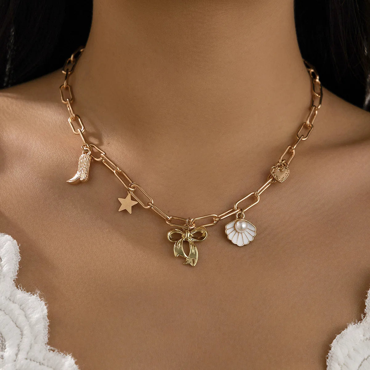 Collier breloque noeud papillon doré