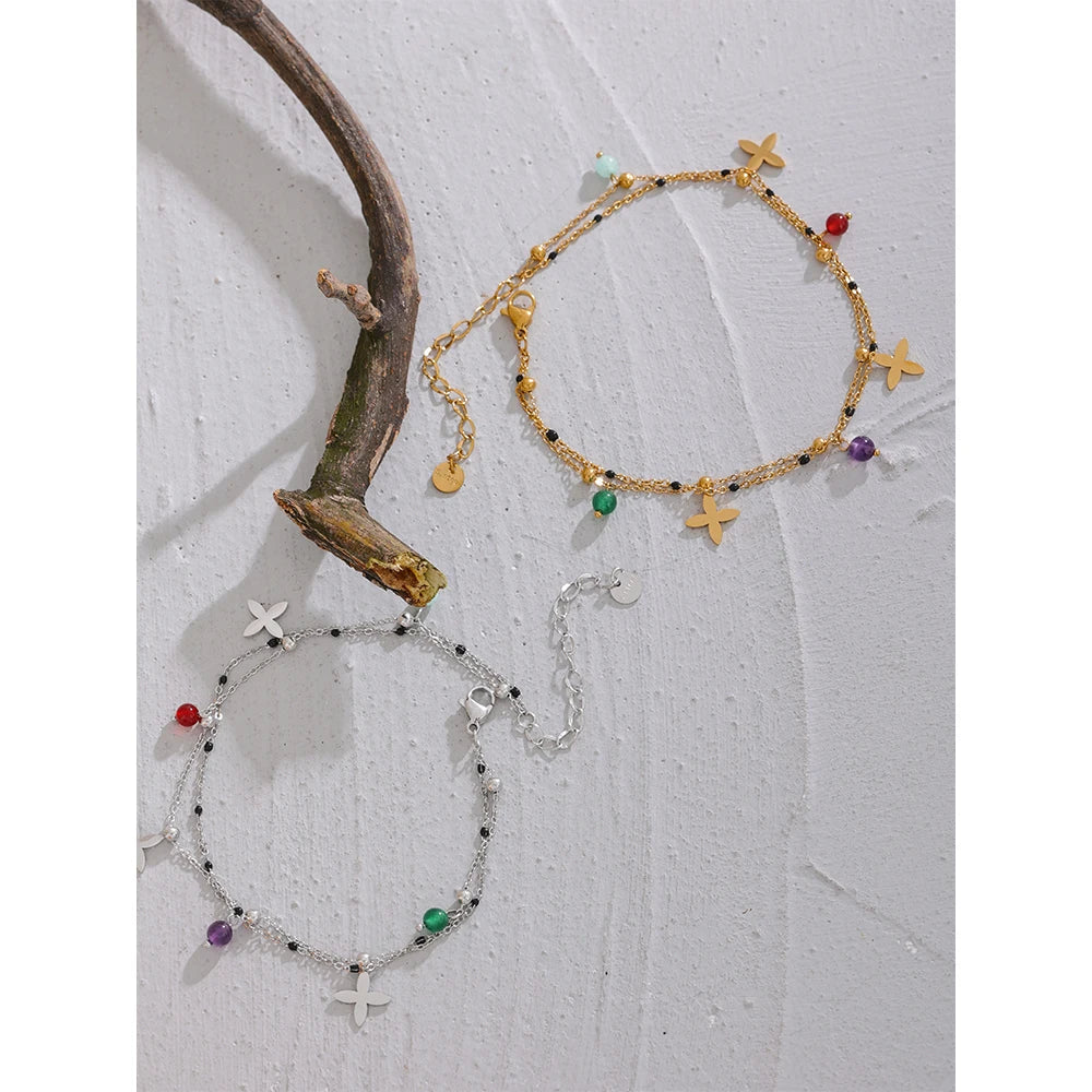 Bracelet à breloques croix dorées et pierres naturelles