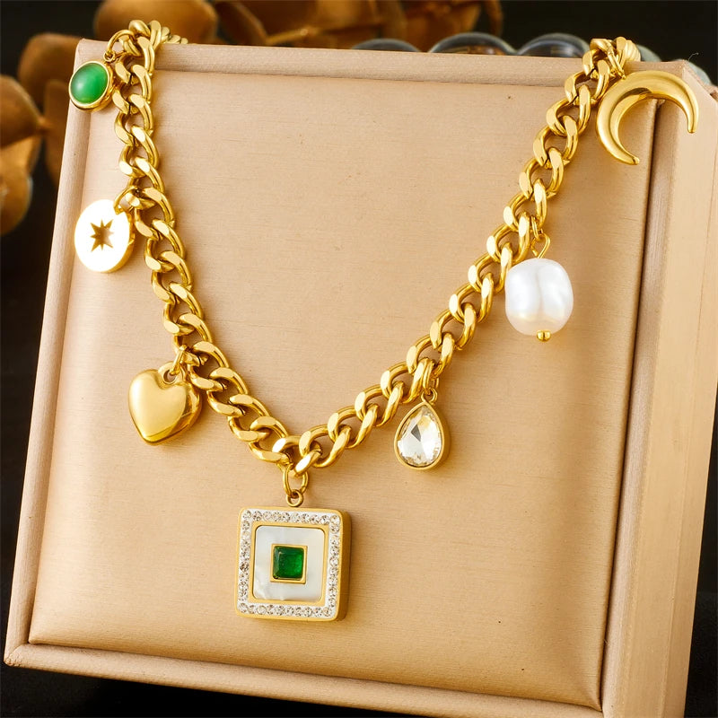 Collier à breloques doré, vert et pierres