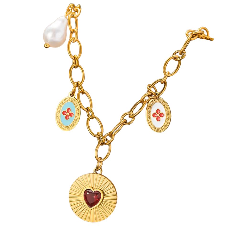 Collier à breloques doré et medaille coeur