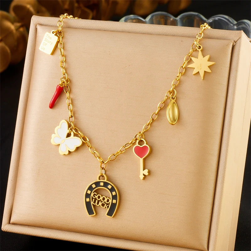 Collier à breloques doré et fer à cheval noir