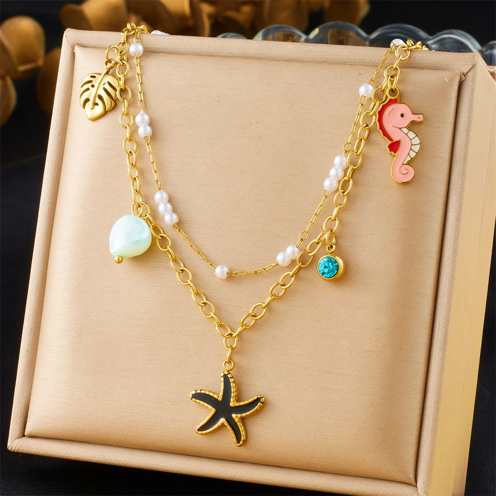 Collier à breloques avec etoile de mer noire et doré