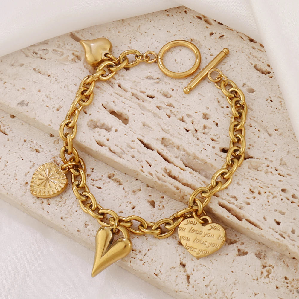 Bracelet breloques avec coeur doré à bascule