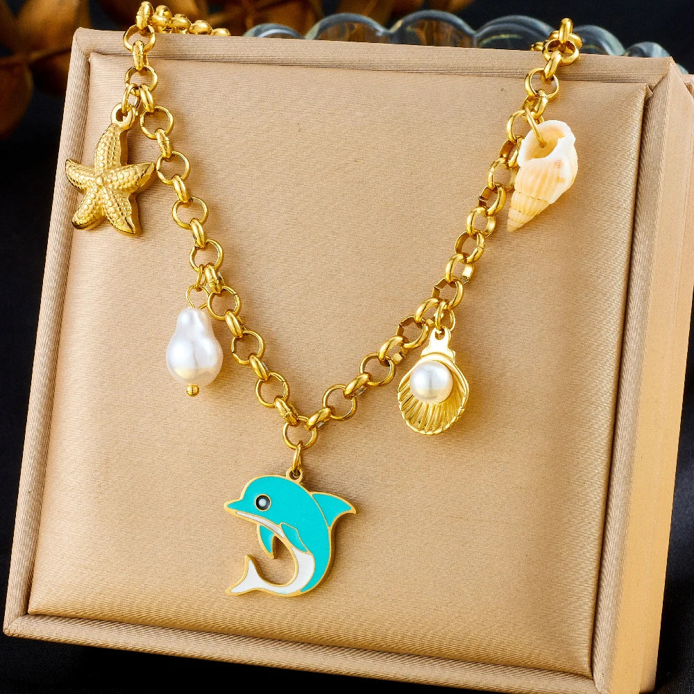 Collier à breloques avec dauphin bleu doré