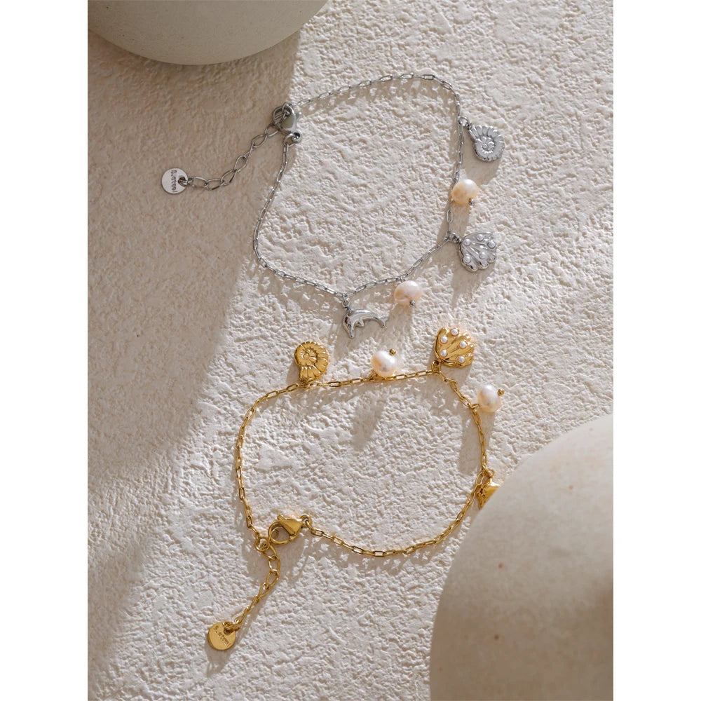 Bracelet à breloques avec coquillage perlé argenté