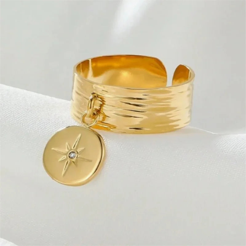 Bague breloque ajustable à médaille dorée avec étoile