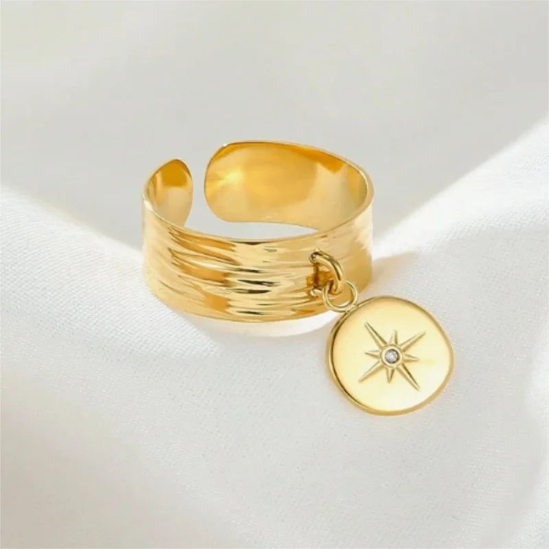 Bague breloque ajustable à médaille dorée avec étoile