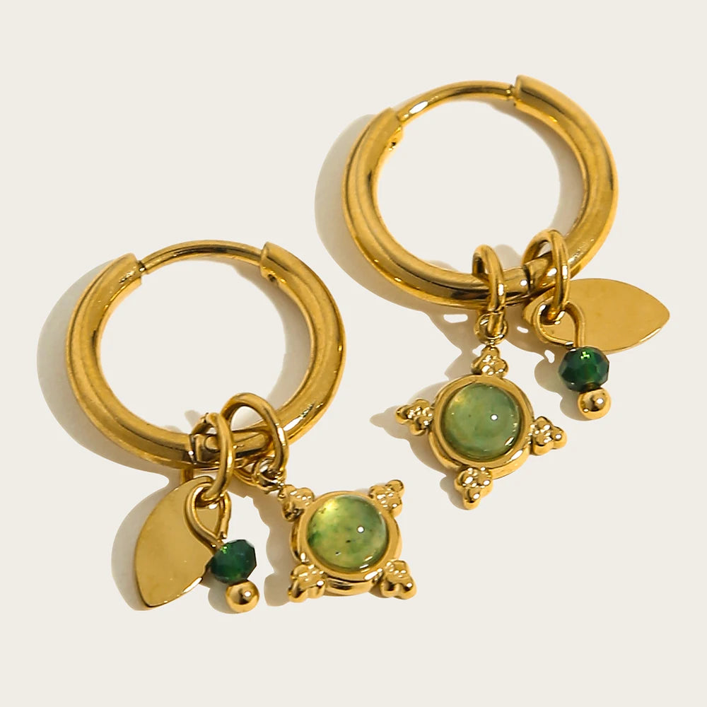 Boucles d'oreilles créoles à breloques vertes et dorées