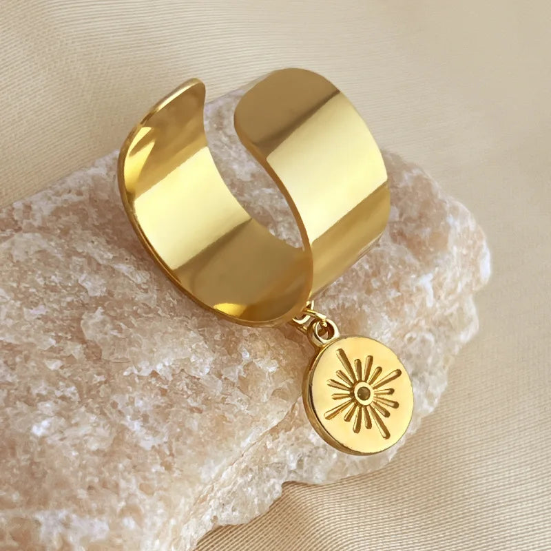 Bague breloque ajustable à médaille étoilée dorée