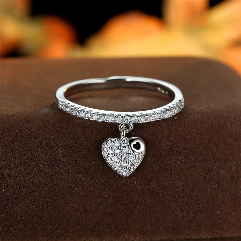 Bague fine à breloque coeur argentée