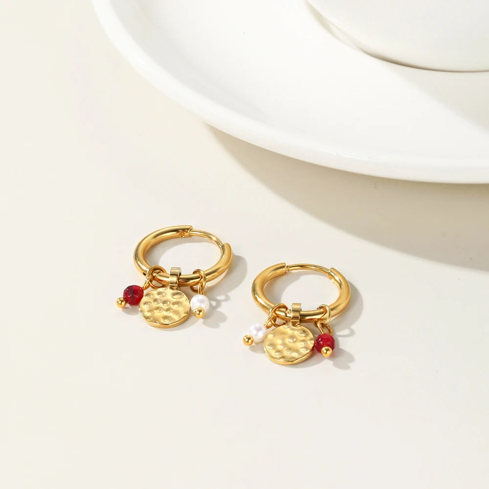Boucles d'oreilles créoles à breloques rouges et blanches