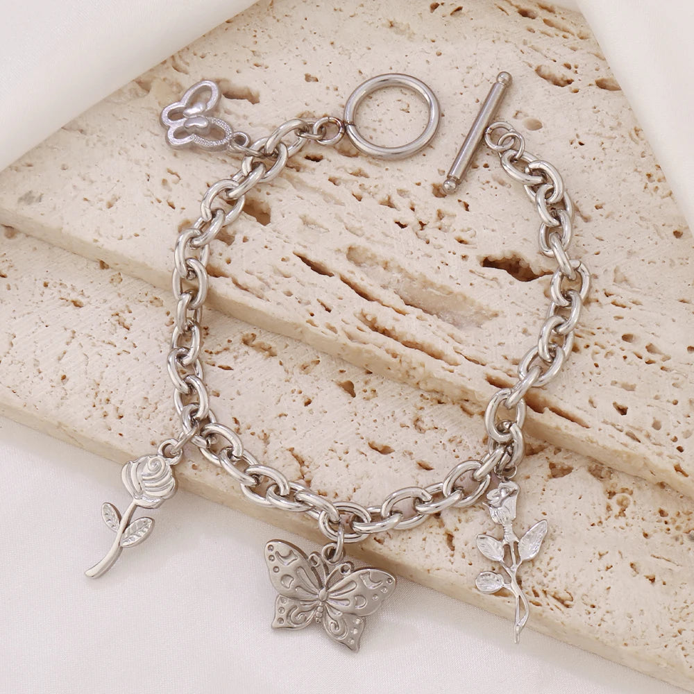 Bracelet breloques avec papillon argenté à bascule