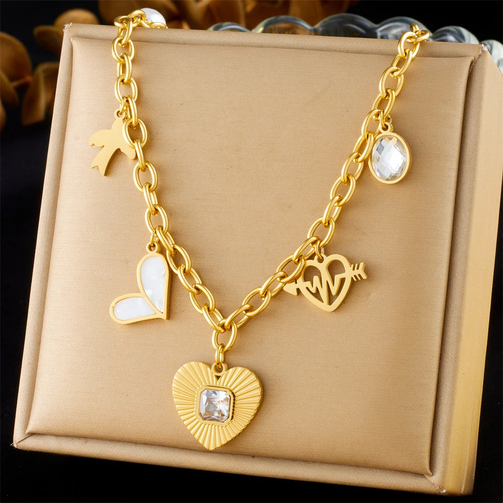 Collier à breloques avec coeur et cristal doré