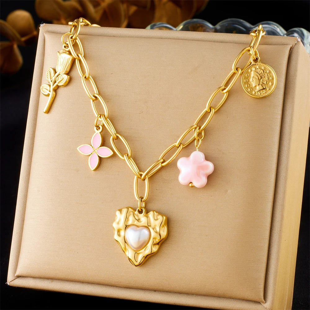 Collier à breloques avec coeur nacré doré