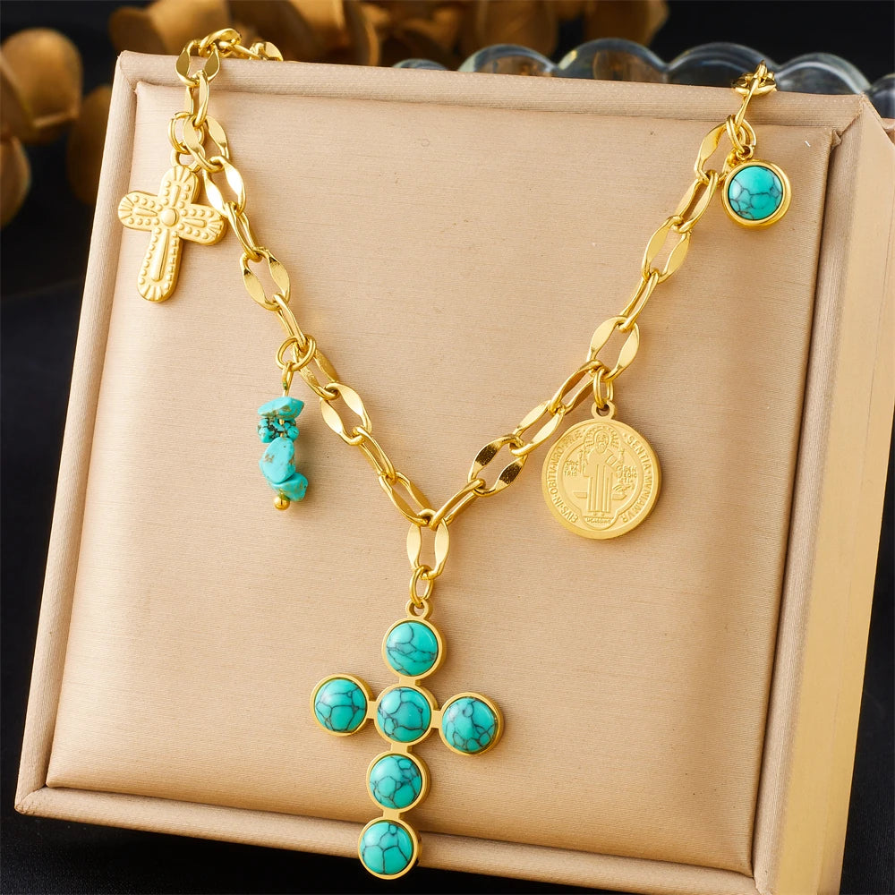 Collier à breloques avec croix verte et doré