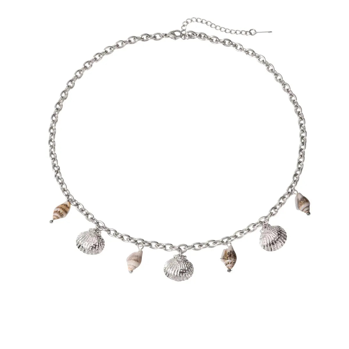 Collier à breloques coquillage argenté