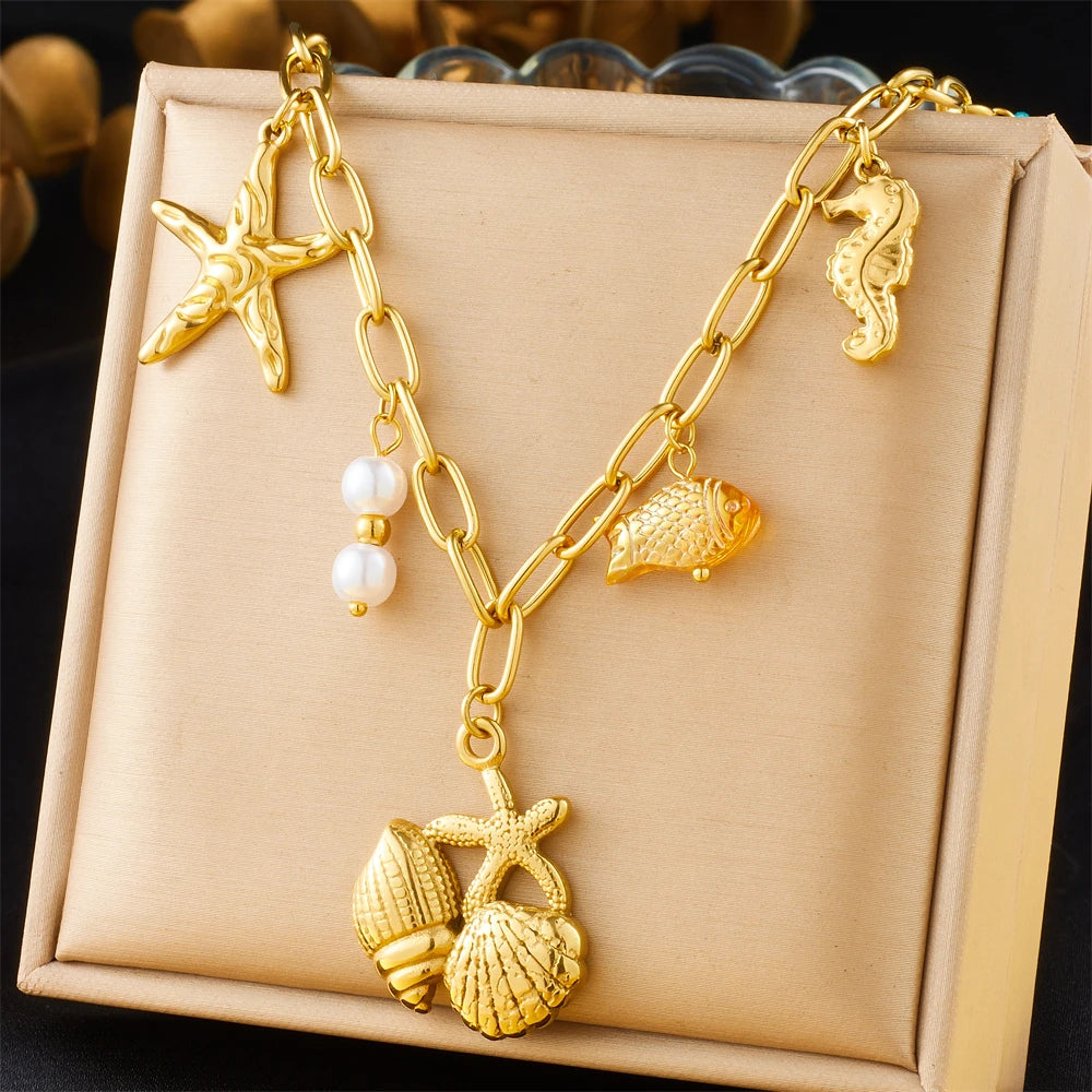Collier à breloques de la mer doré