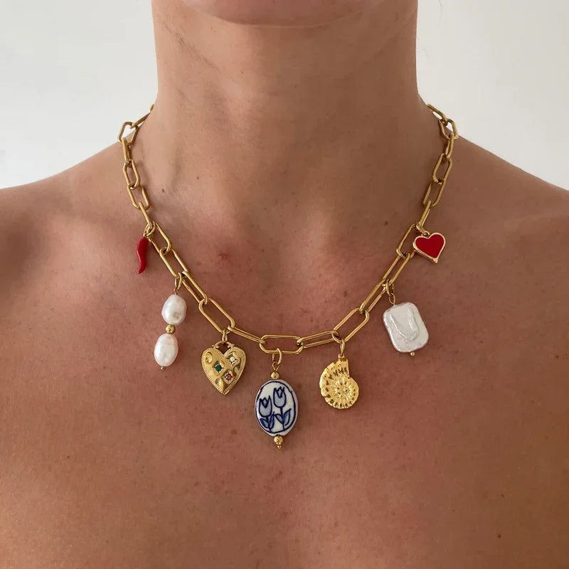 Collier breloques à chaîne dorée