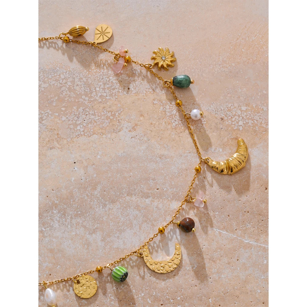 Collier breloques multicolores lune doré