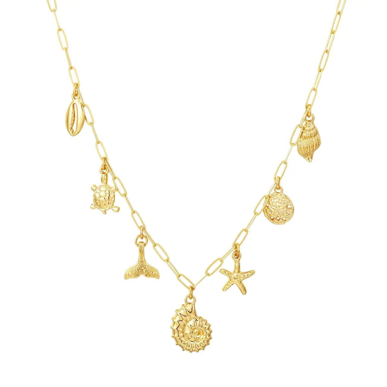 Collier doré à breloques coquillages