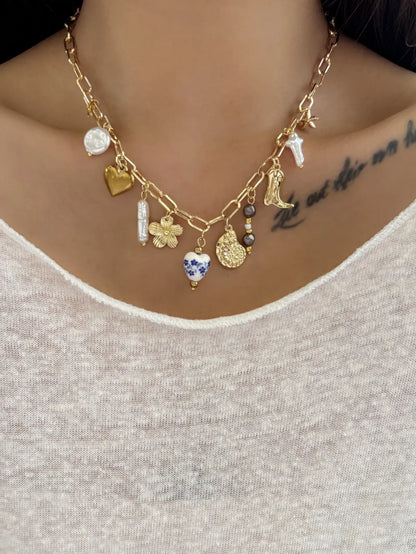 Collier breloque coquillage blanc et bleu doré