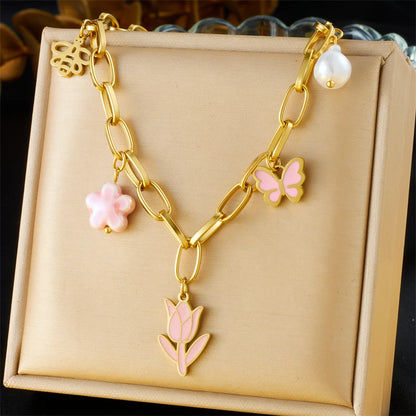 Collier à breloques doré et fleur rose