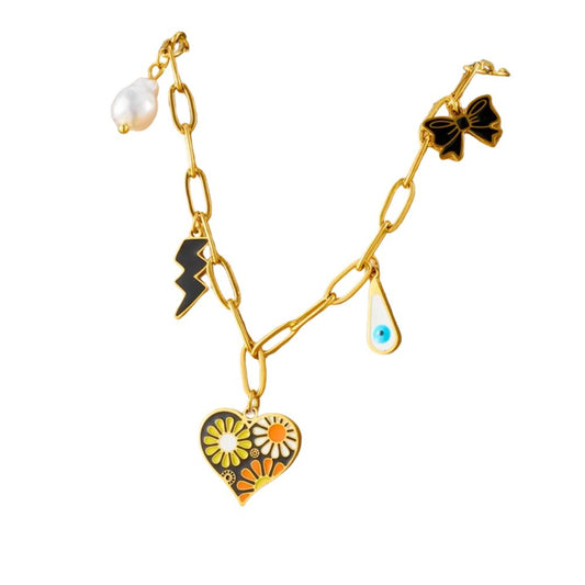 Collier à breloques doré et coeur fleuri