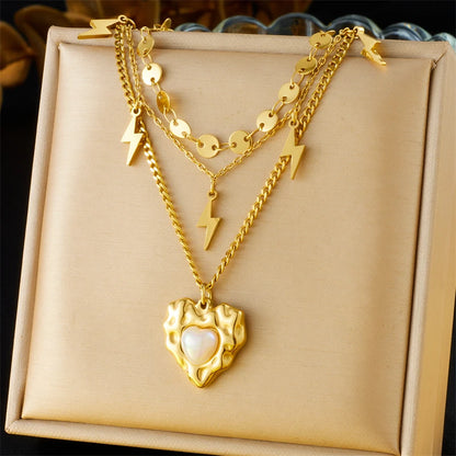 Collier à breloques doré avec coeur et éclairs