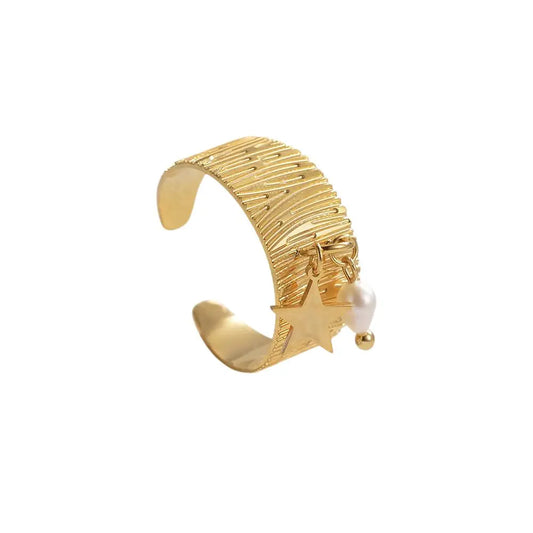 Bague à breloques blanche et étoile dorée