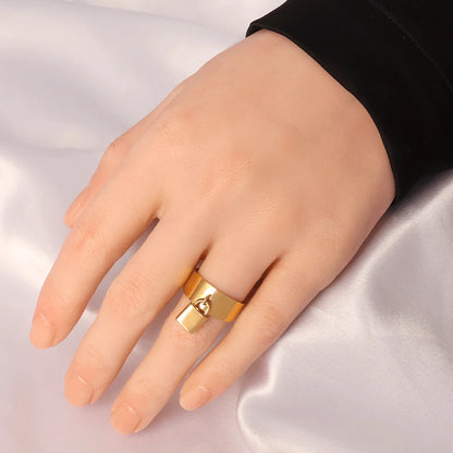 Bague breloque cadenas dorée
