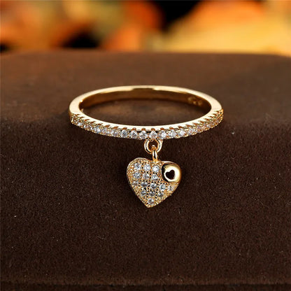Bague fine à breloque coeur dorée