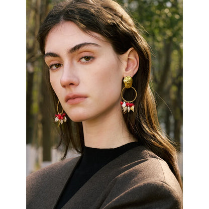 Boucles d'oreilles breloques coquillage et corail dorées