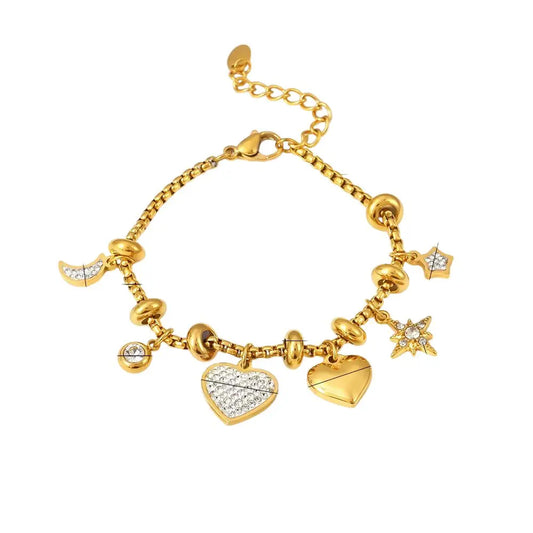 Bracelet à breloques doré avec clips et coeurs brillants