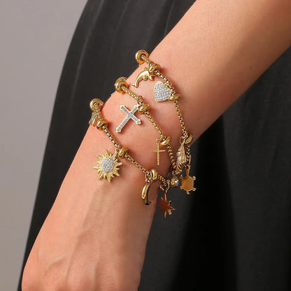 Bracelet à breloques doré avec clips et étoile scintillante