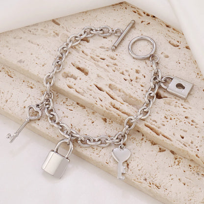 Bracelet breloques avec cadenas argenté à bascule