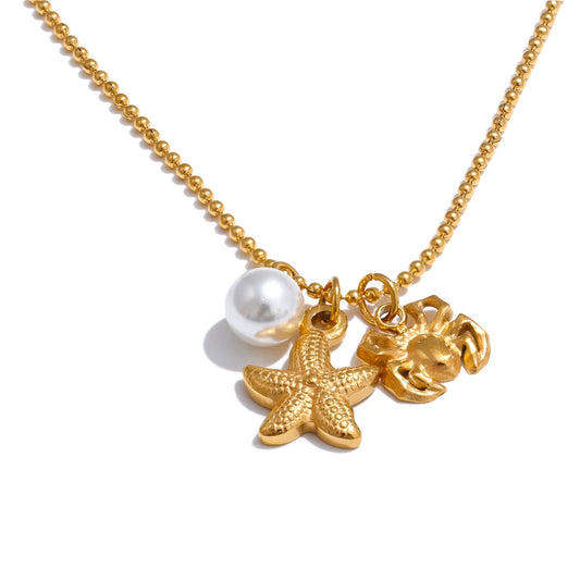 Collier à 3 breloques perle étoile et crabe doré