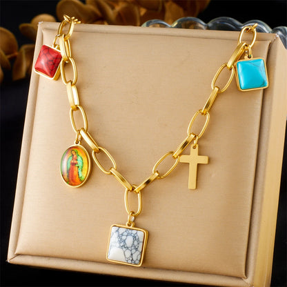 Collier à breloques avec croix doré