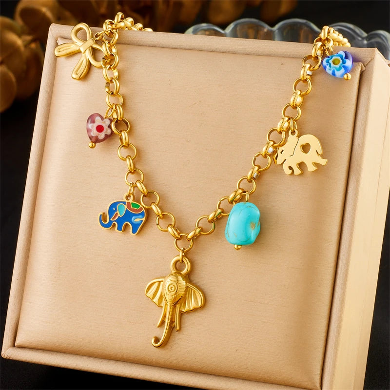 Collier à breloques avec éléphant doré