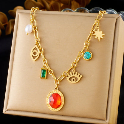 Collier à breloques avec pierre rouge et doré