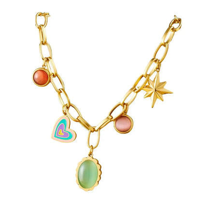 Collier à breloques avec pierre verte doré