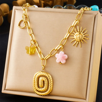 Collier à breloques avec serpentin doré