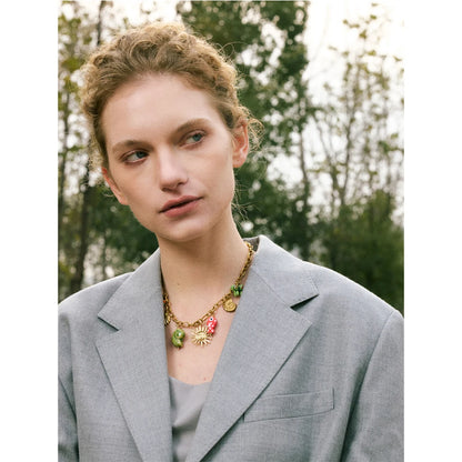 Collier à breloques colorées doré