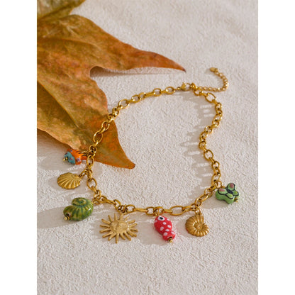 Collier à breloques colorées doré