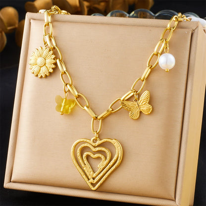 Collier à breloques doré avec coeur à relief