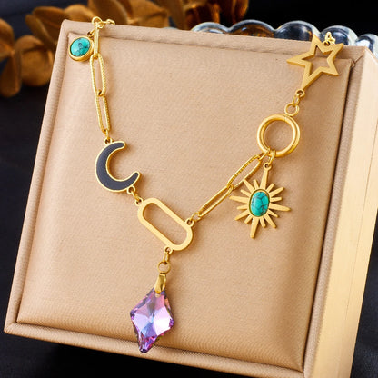 Collier à breloques doré avec cristal violet