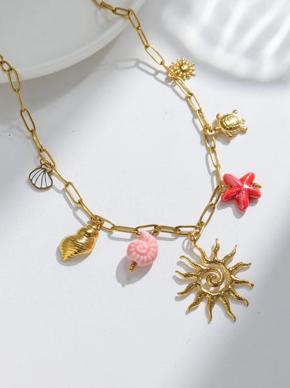Collier à breloques dorées et roses