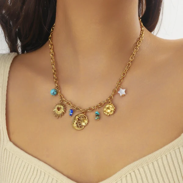 Collier à breloques avec lune et soleil doré