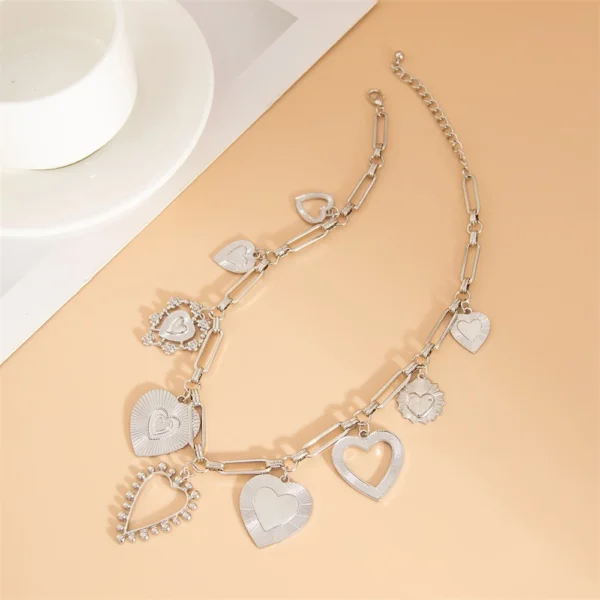 Collier breloques gros coeurs argentés