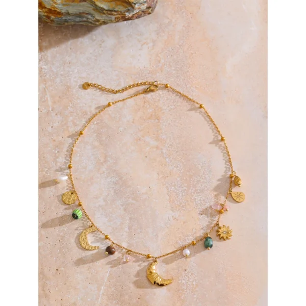 Collier breloques multicolores lune doré
