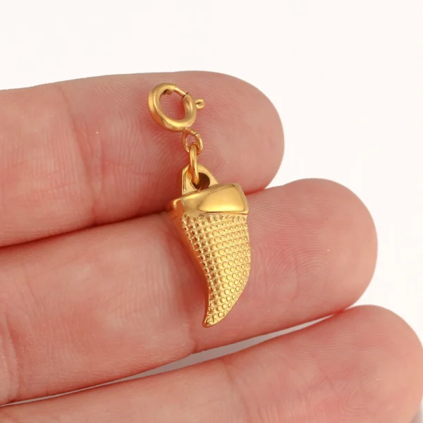 Breloque bijoux corne doré avec crochet